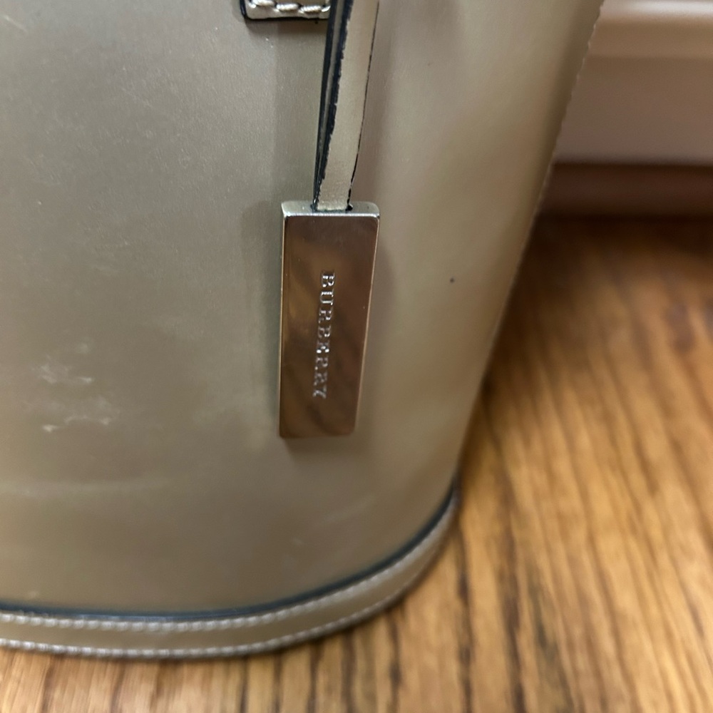 Burberry Gold Tote Bag - Picture 3 of 6